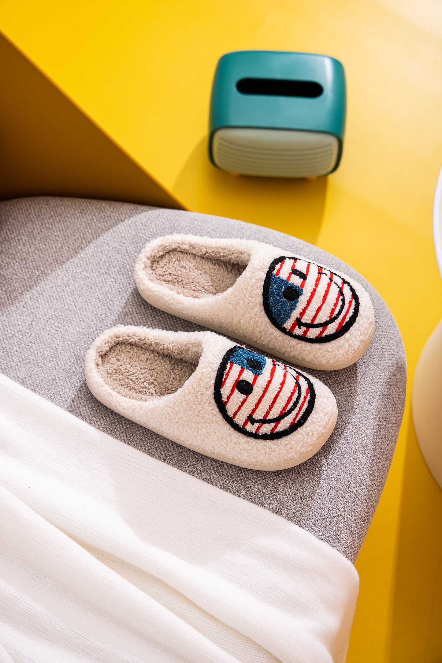 Retro Smile Face Patch Fur Slippers