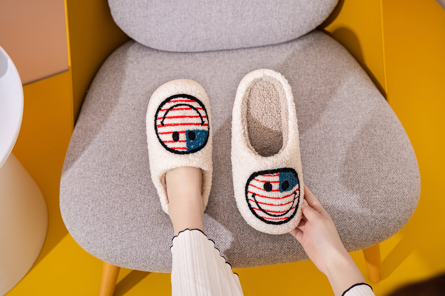 Retro Smile Face Patch Fur Slippers