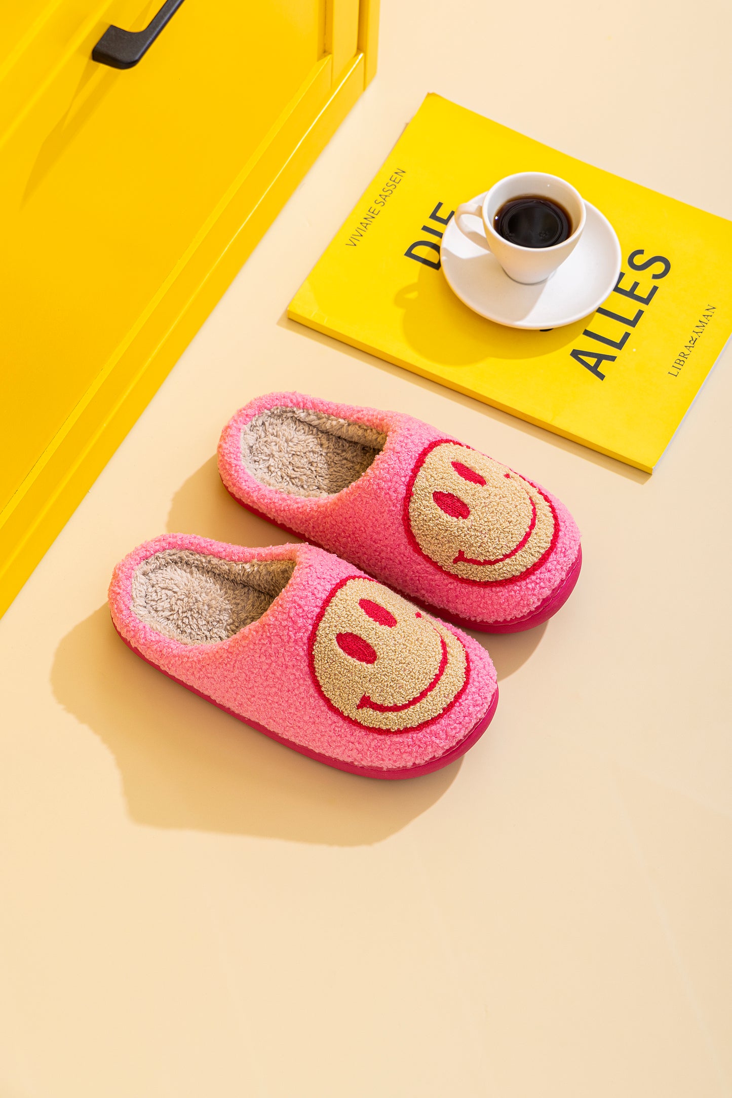 Retro Smile Face Patch Fur Slippers