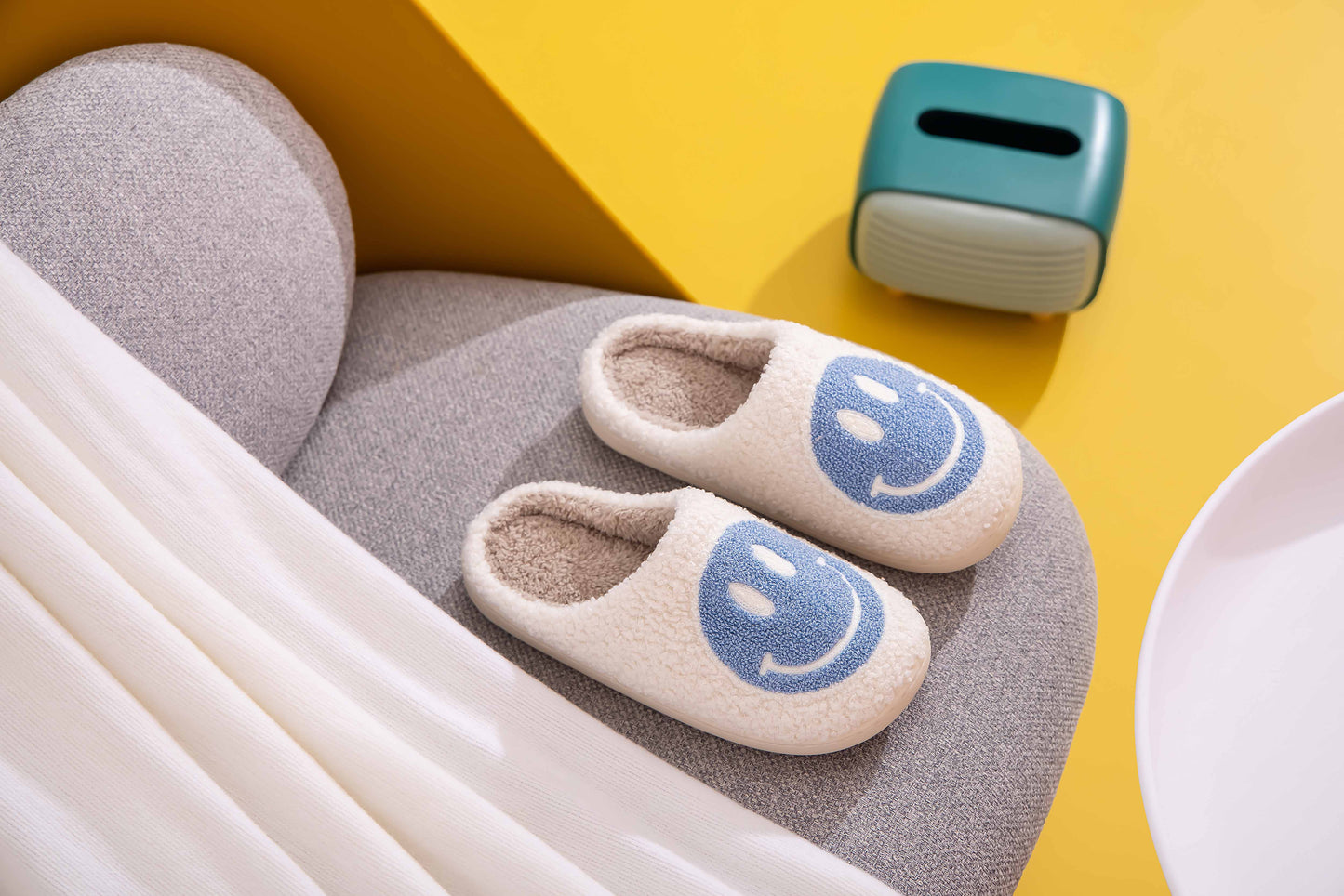Retro Smile Face Patch Fur Slippers