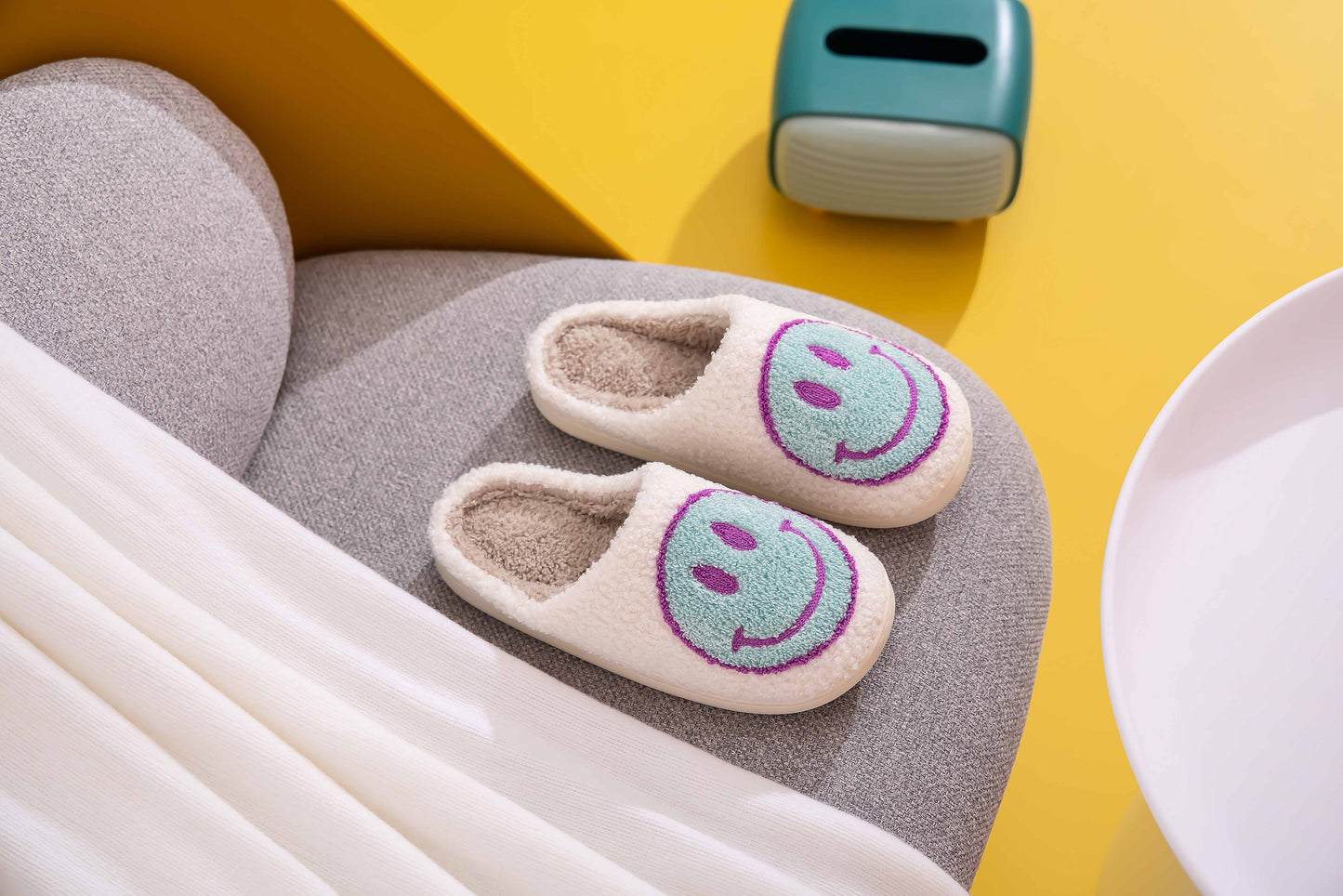 Retro Smile Face Patch Fur Slippers