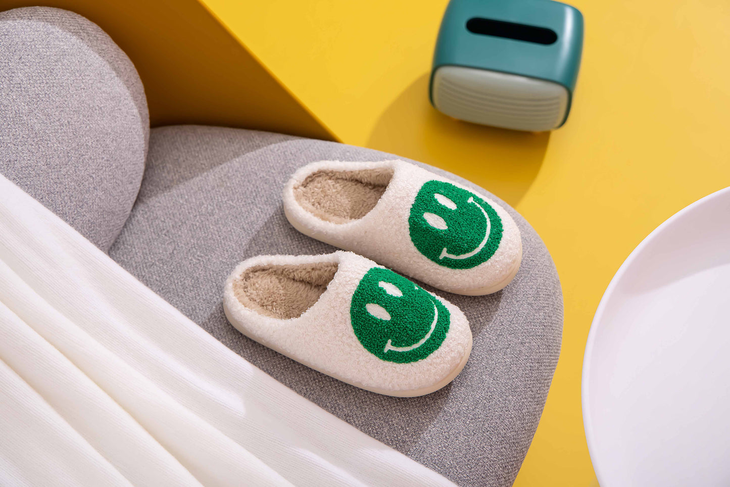 Retro Smile Face Patch Fur Slippers