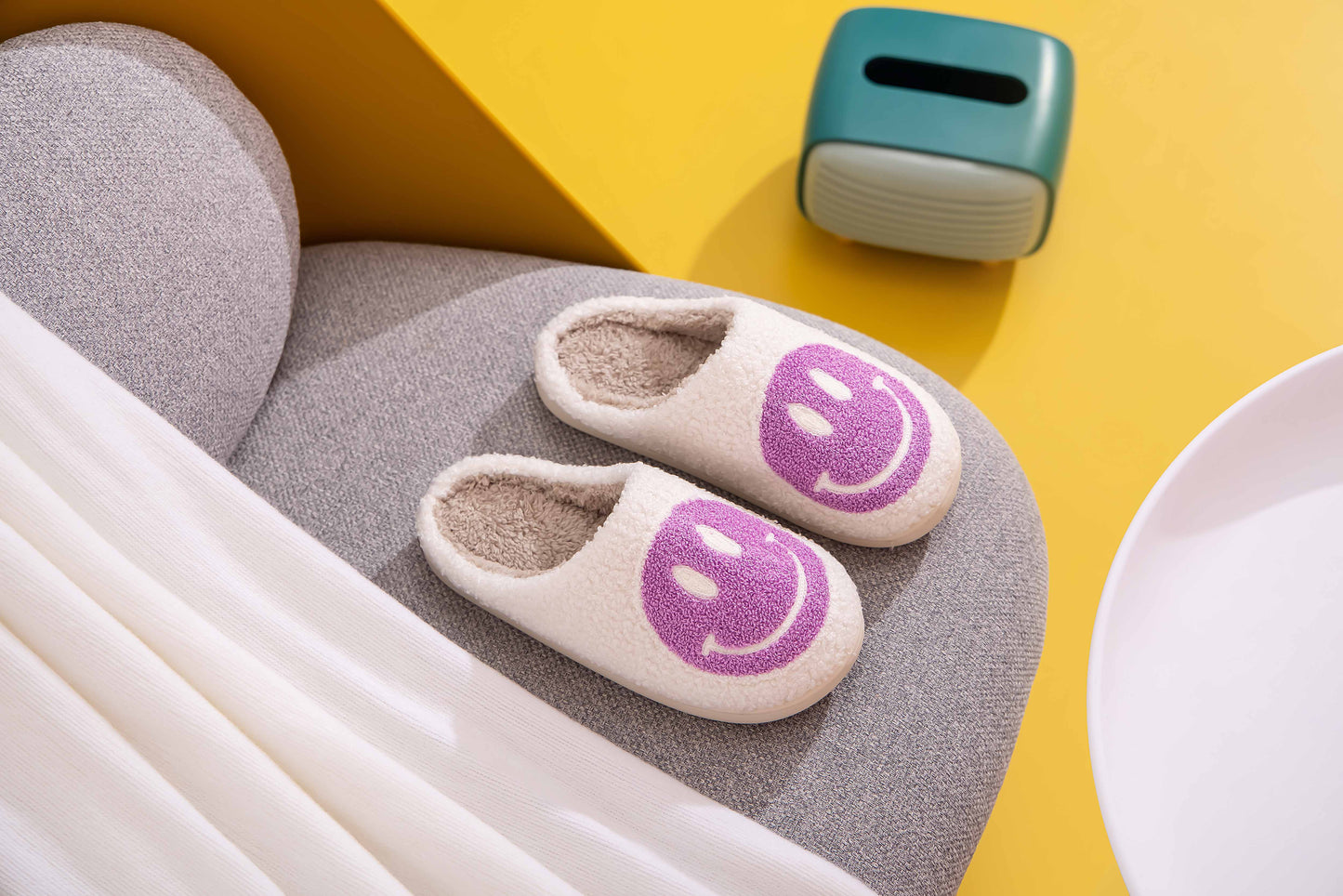Retro Smile Face Patch Fur Slippers