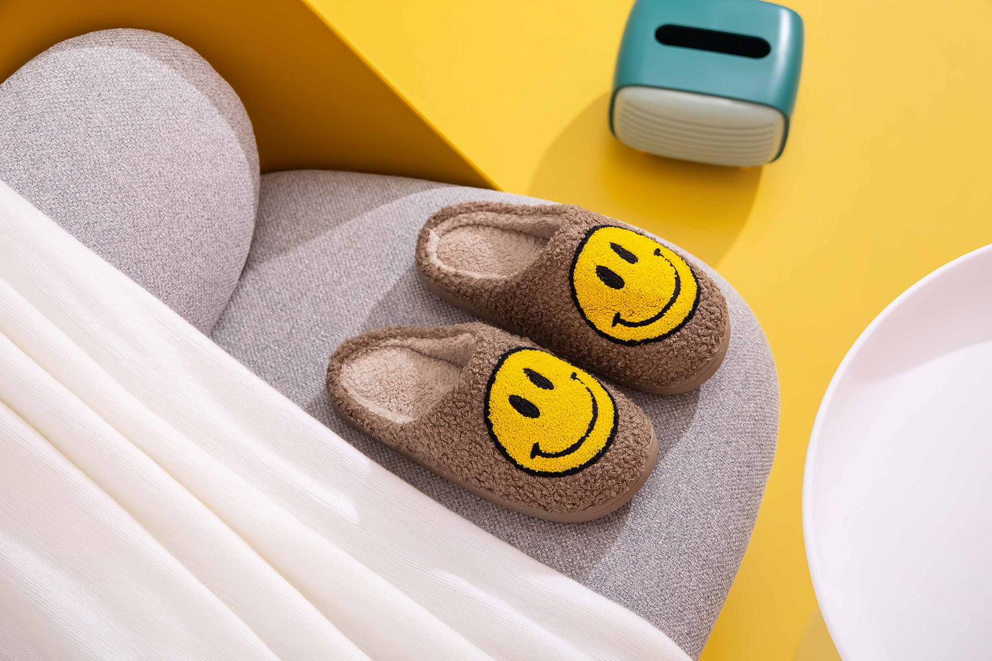 Retro Smile Face Patch Fur Slippers