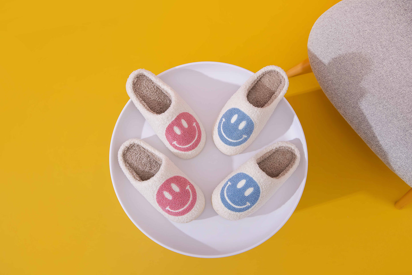 Retro Smile Face Patch Fur Slippers