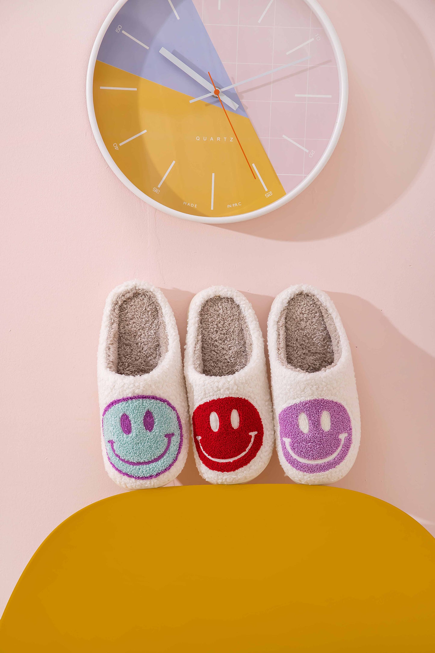 Retro Smile Face Patch Fur Slippers