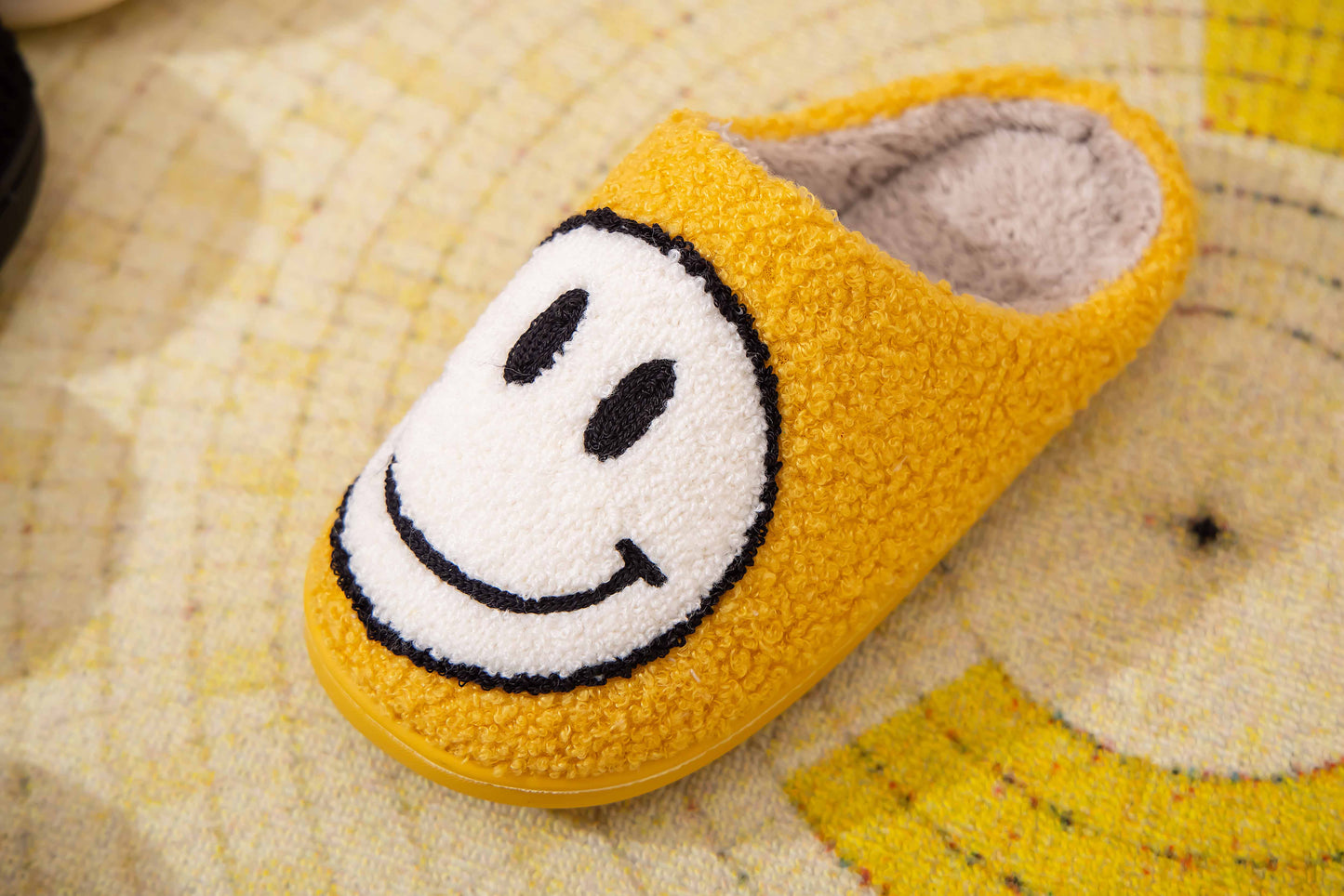Retro Smile Face Patch Fur Slippers