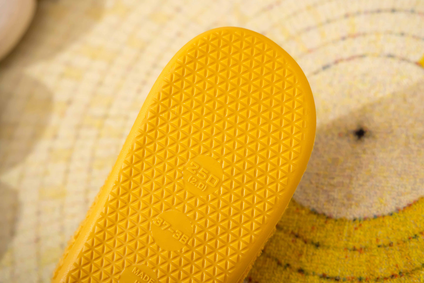 Retro Smile Face Patch Fur Slippers