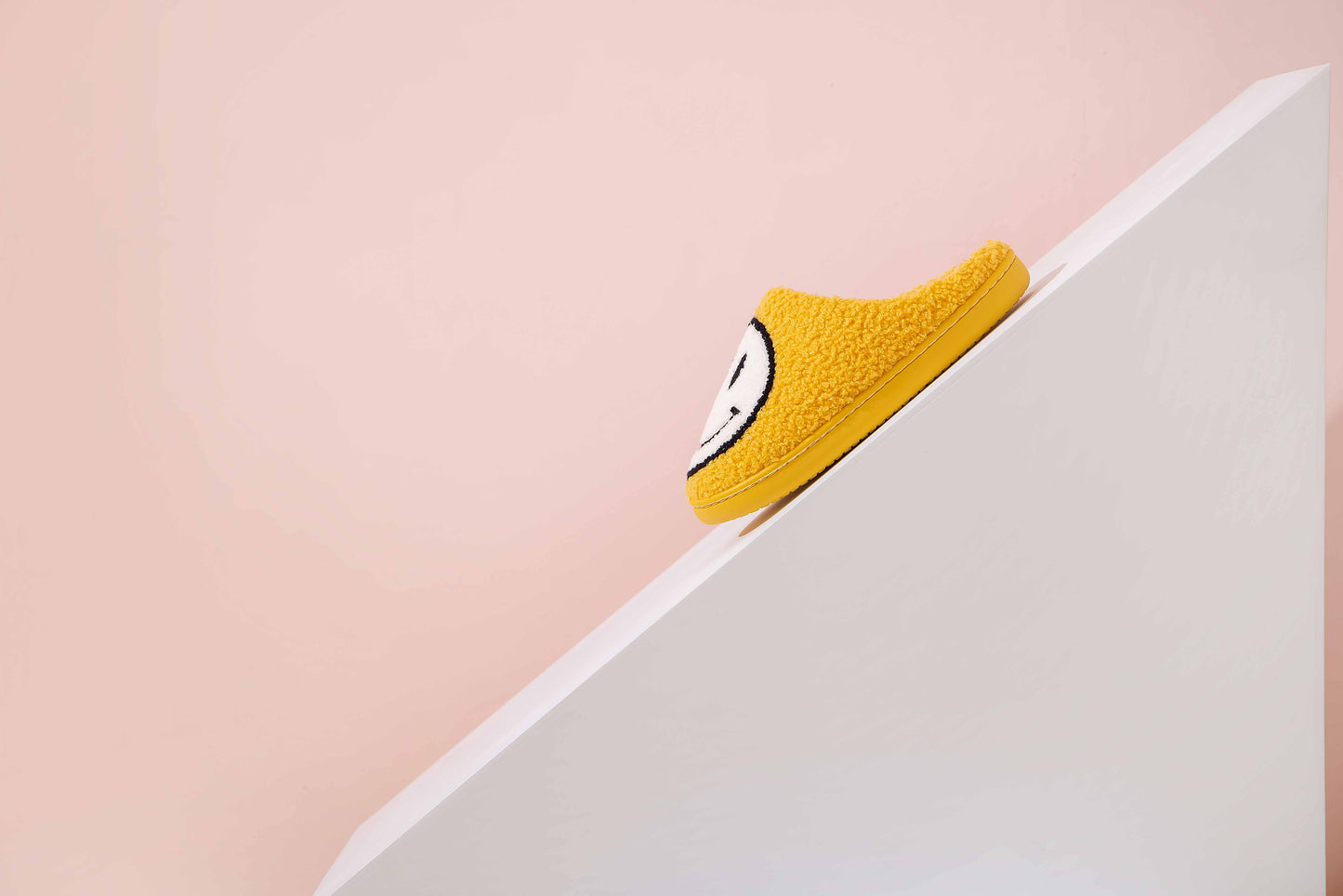 Retro Smile Face Patch Fur Slippers