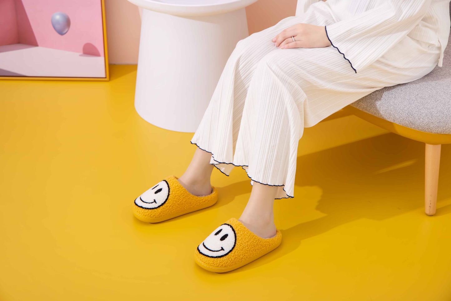 Retro Smile Face Patch Fur Slippers