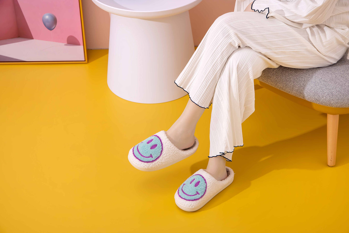 Retro Smile Face Patch Fur Slippers