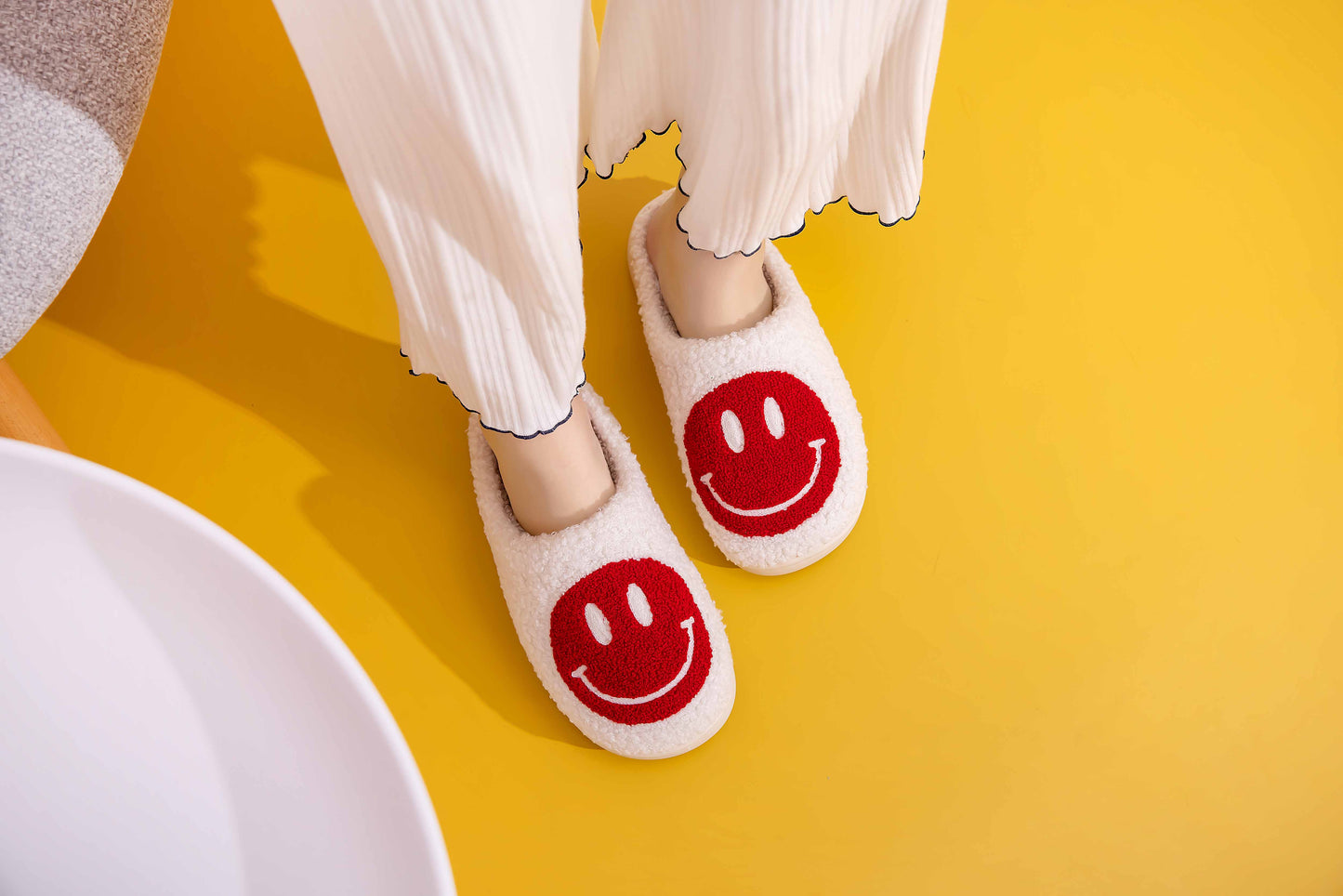 Retro Smile Face Patch Fur Slippers