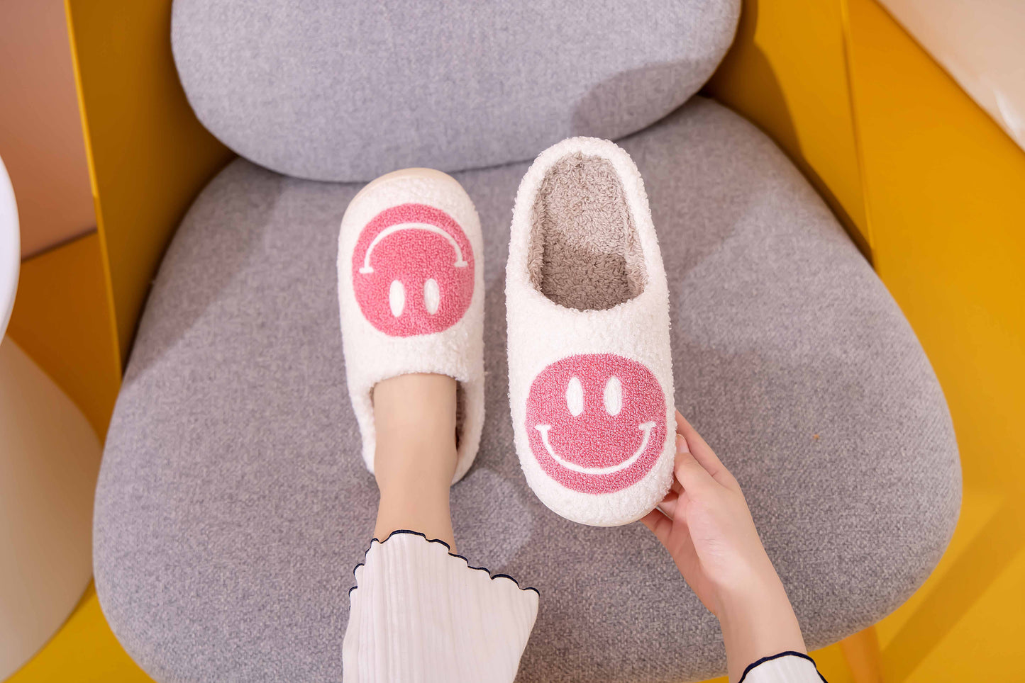 Retro Smile Face Patch Fur Slippers