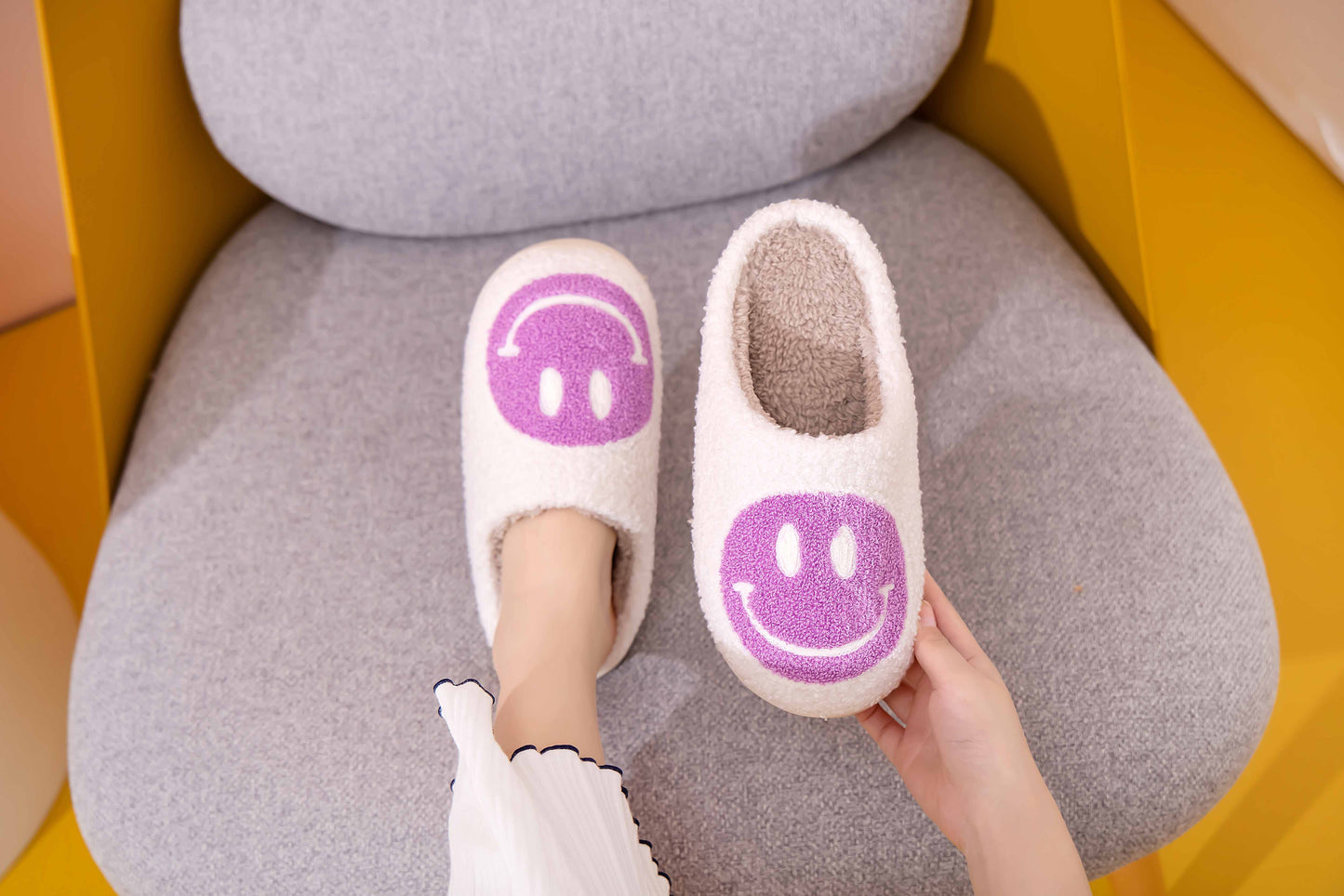 Retro Smile Face Patch Fur Slippers