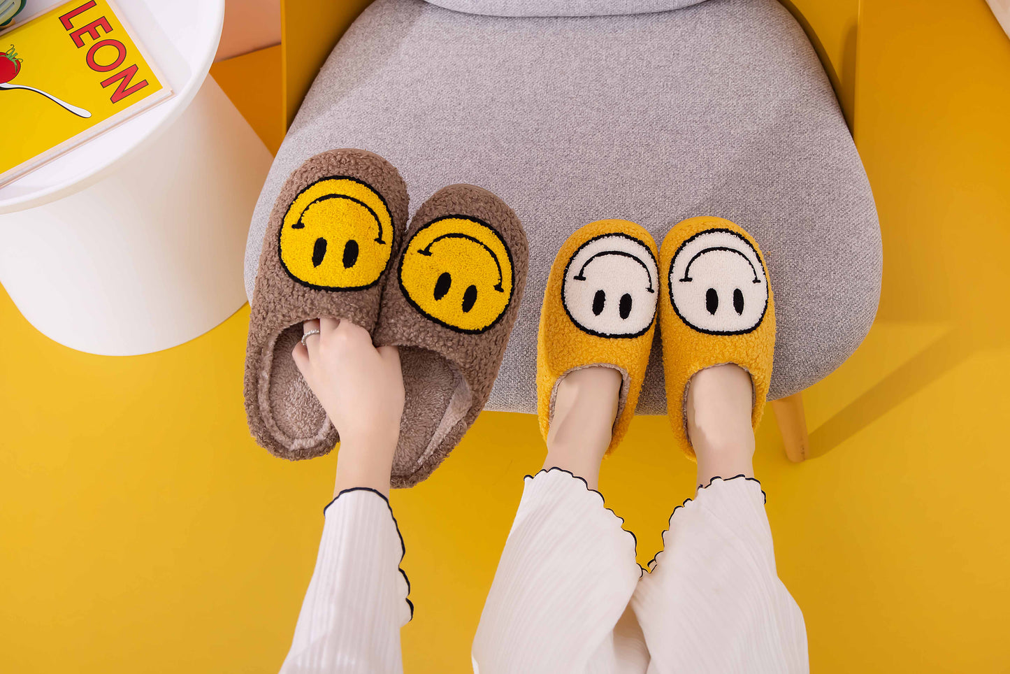 Retro Smile Face Patch Fur Slippers