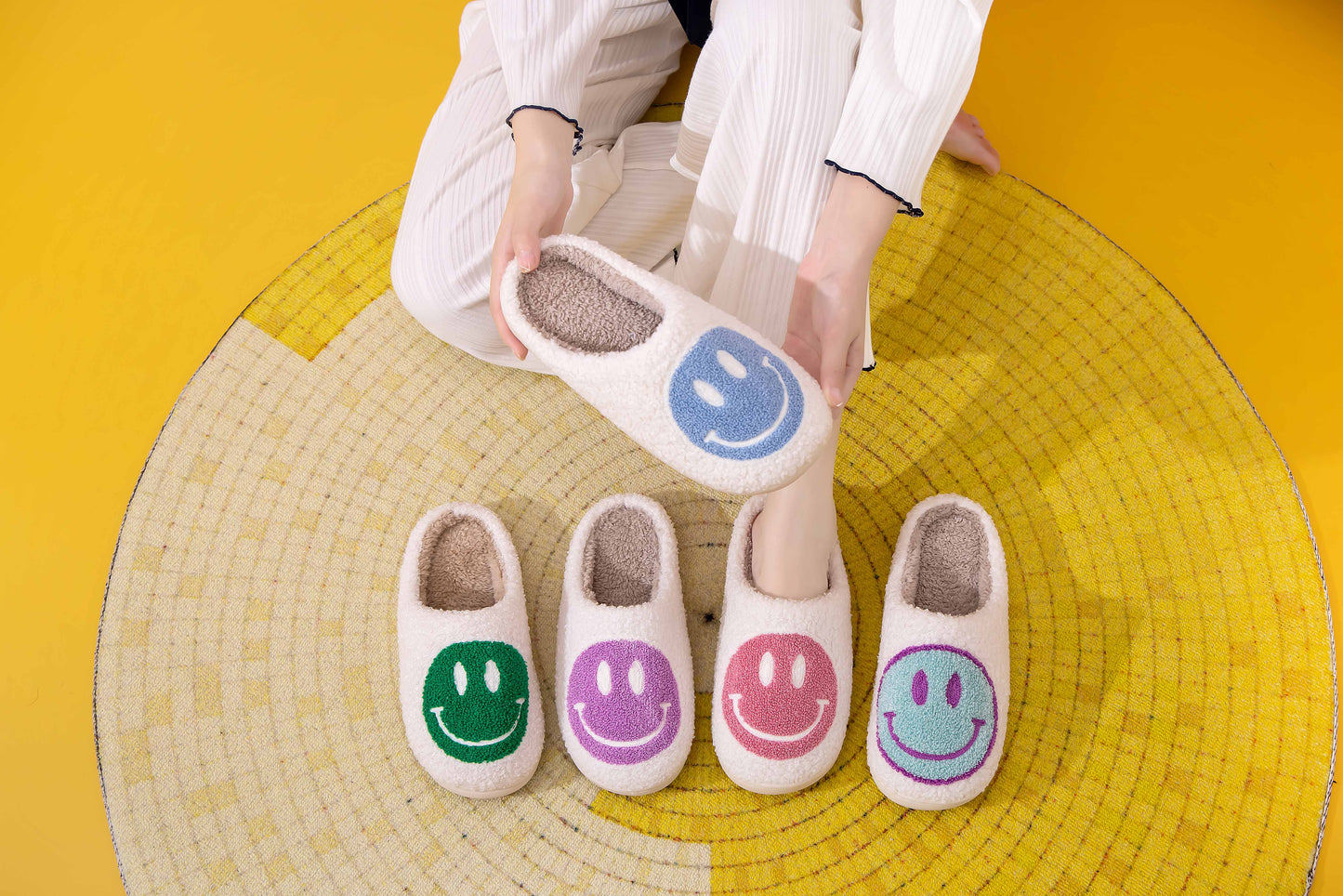Retro Smile Face Patch Fur Slippers