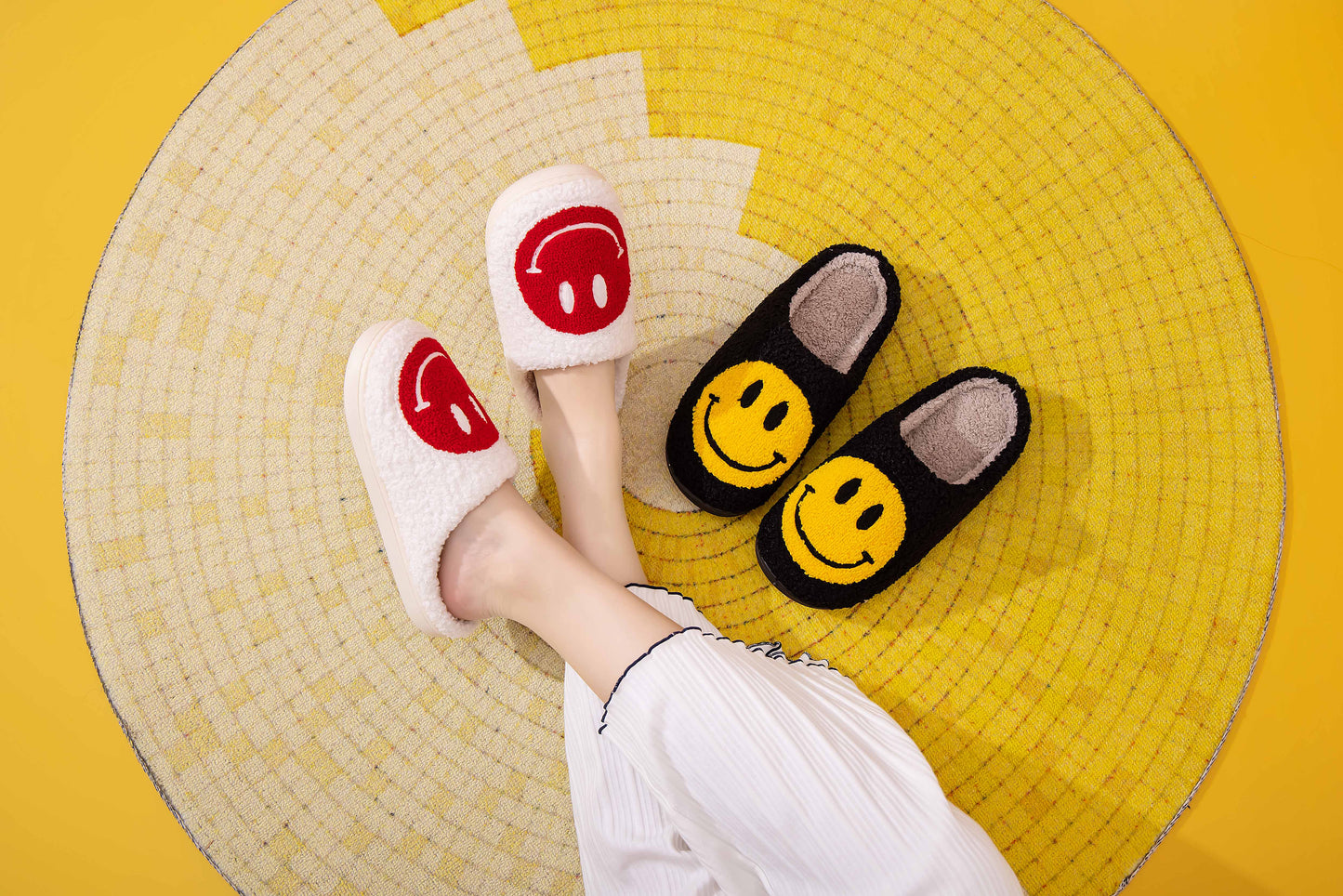 Retro Smile Face Patch Fur Slippers