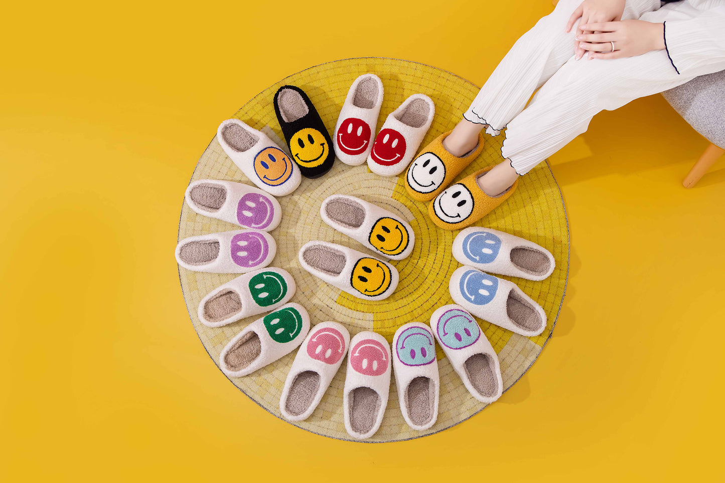 Retro Smile Face Patch Fur Slippers