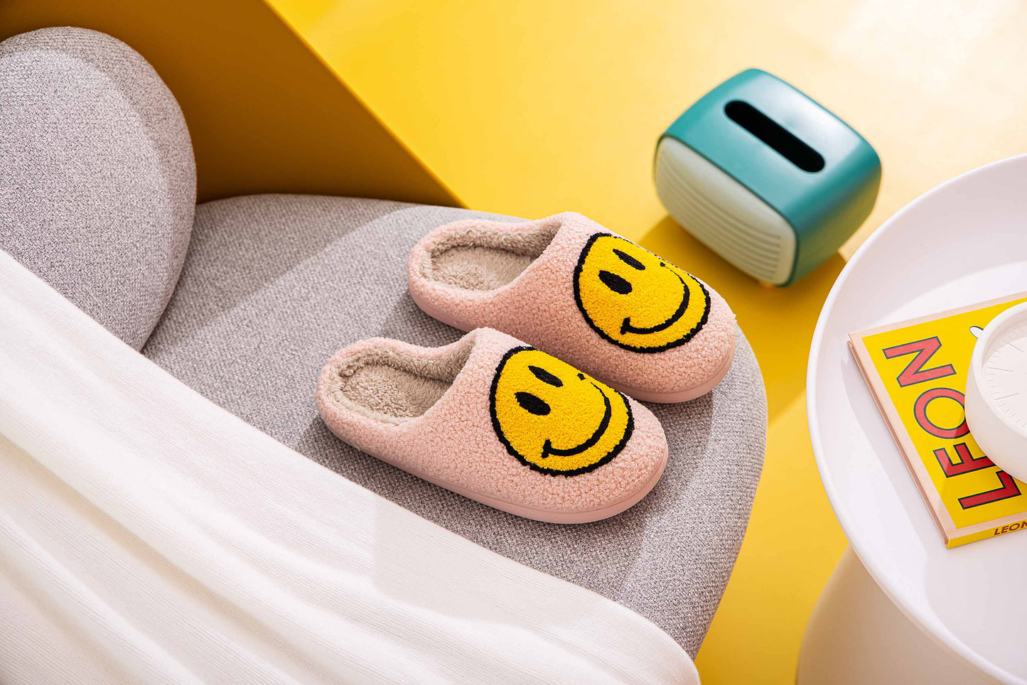Retro Smile Face Patch Fur Slippers