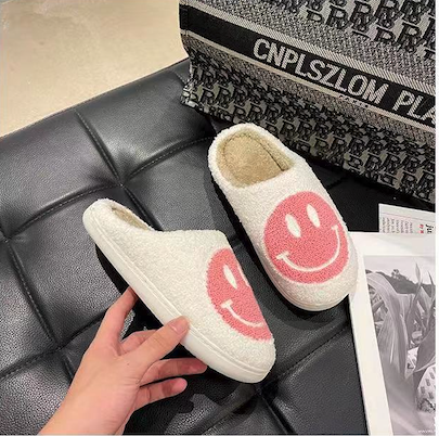 Retro Smile Face Patch Fur Slippers