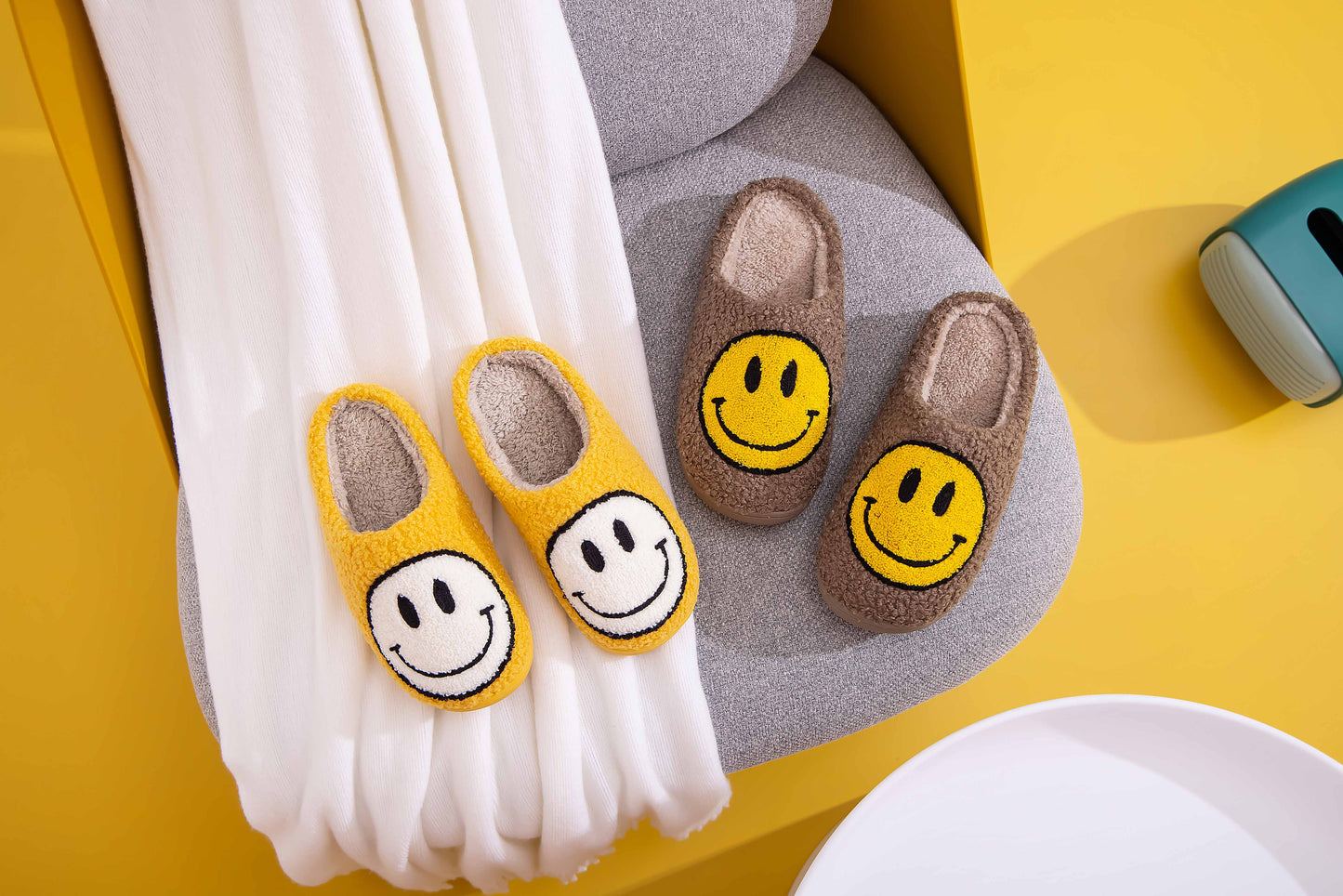 Retro Smile Face Patch Fur Slippers