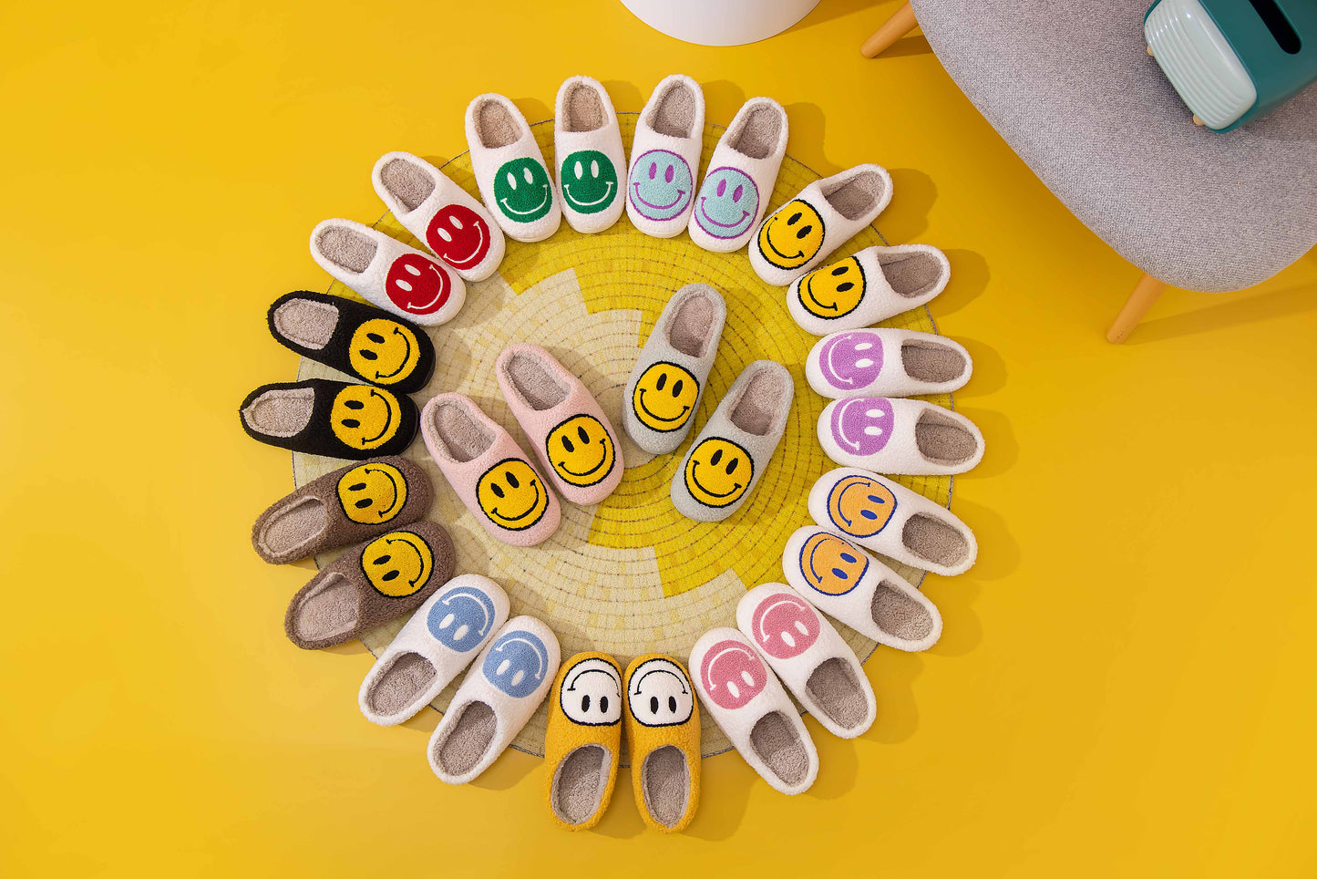 Retro Smile Face Patch Fur Slippers