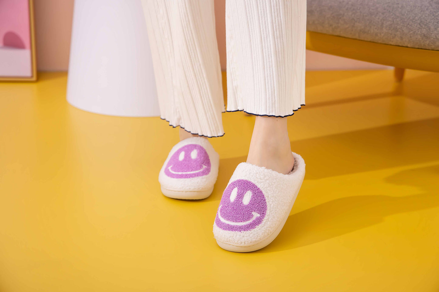Retro Smile Face Patch Fur Slippers