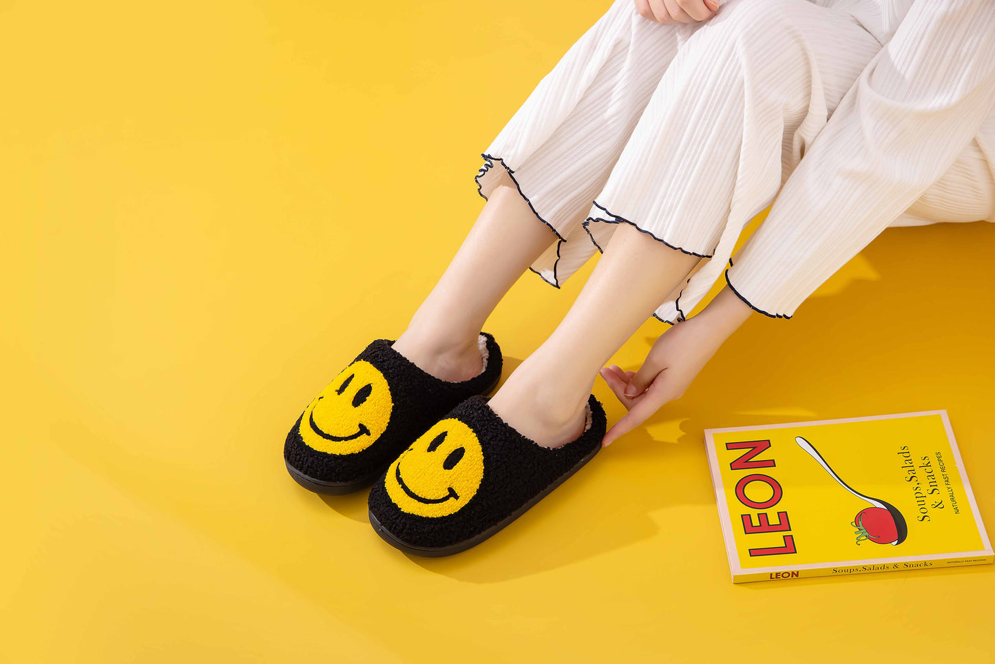 Retro Smile Face Patch Fur Slippers