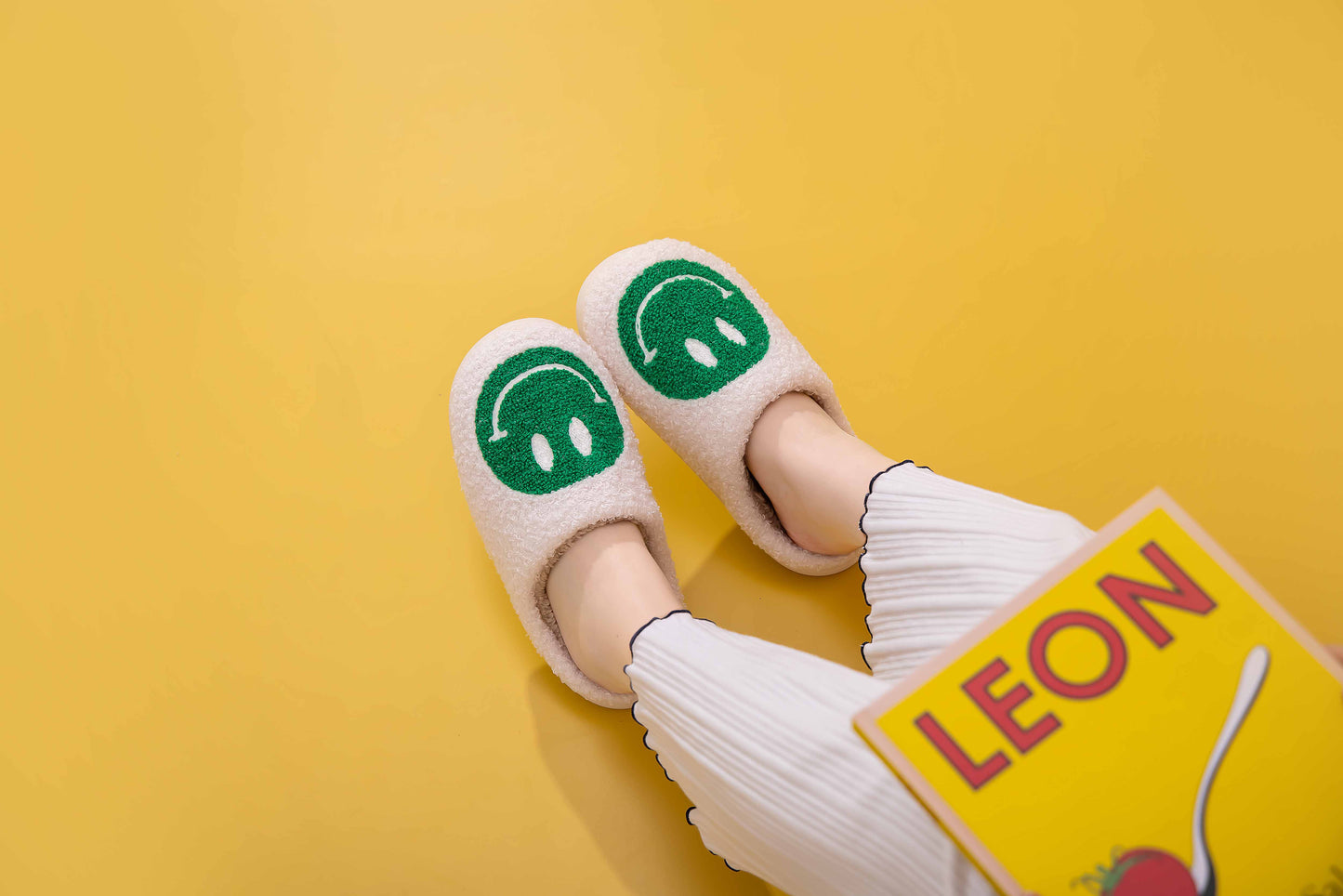 Retro Smile Face Patch Fur Slippers