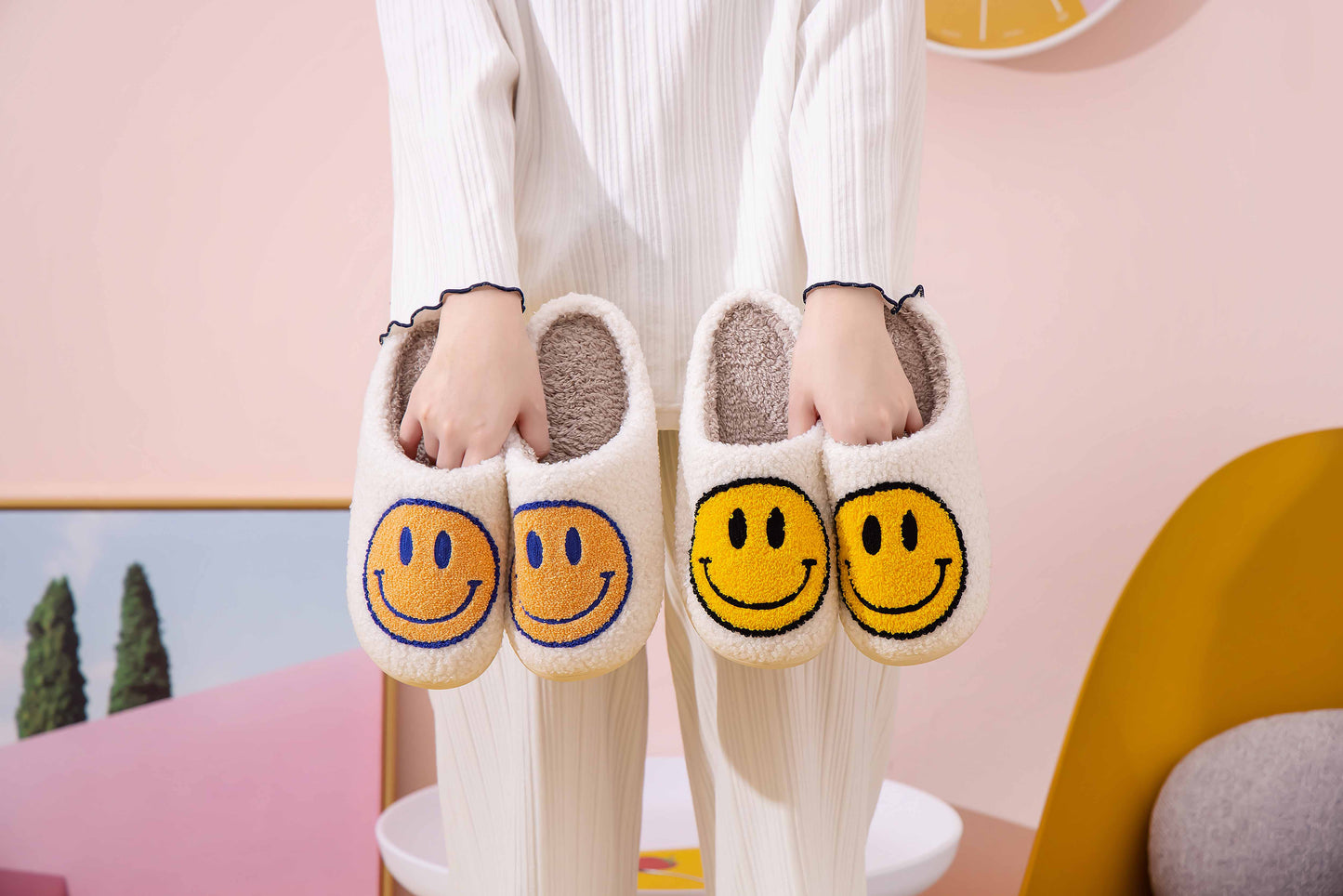 Retro Smile Face Patch Fur Slippers