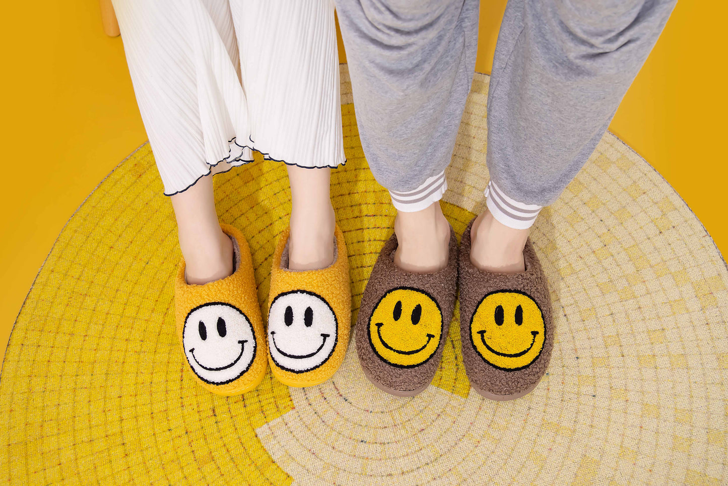 Retro Smile Face Patch Fur Slippers